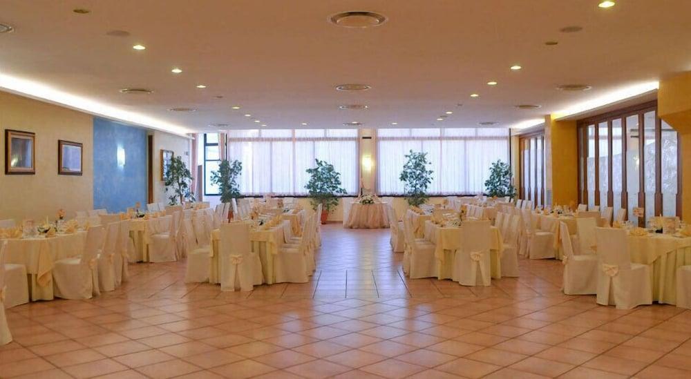 Hotel Diecimare Cava deʼ Tirreni Exteriör bild
