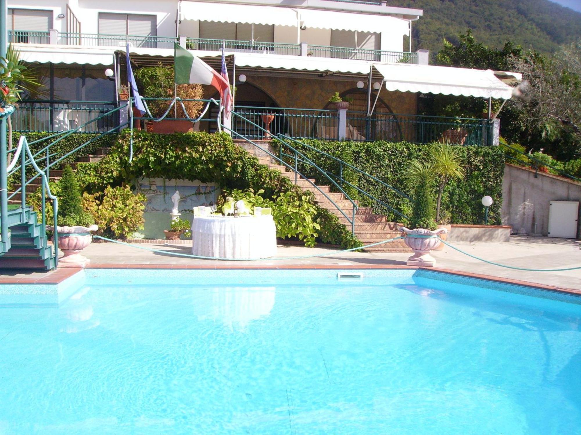 Hotel Diecimare Cava deʼ Tirreni Exteriör bild