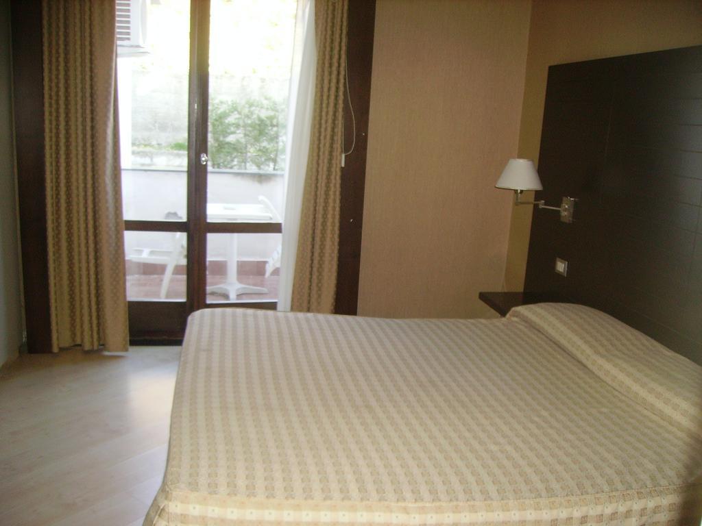 Hotel Diecimare Cava deʼ Tirreni Exteriör bild