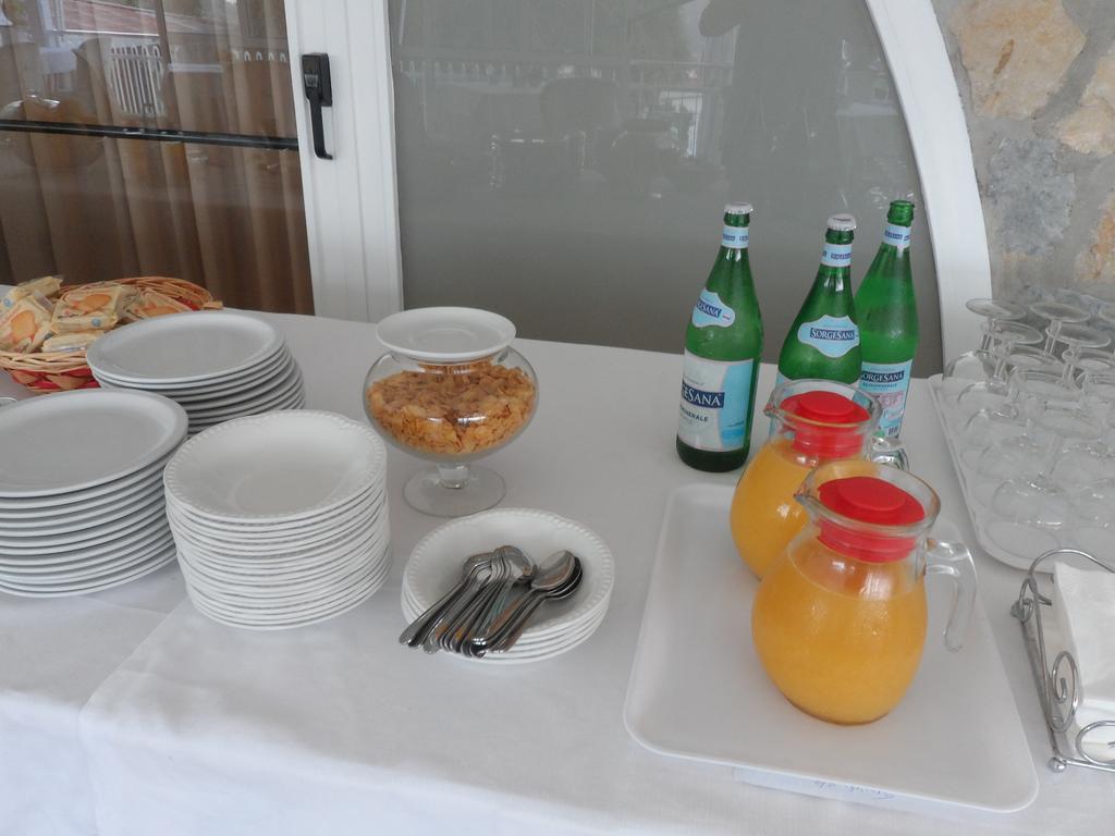 Hotel Diecimare Cava deʼ Tirreni Exteriör bild