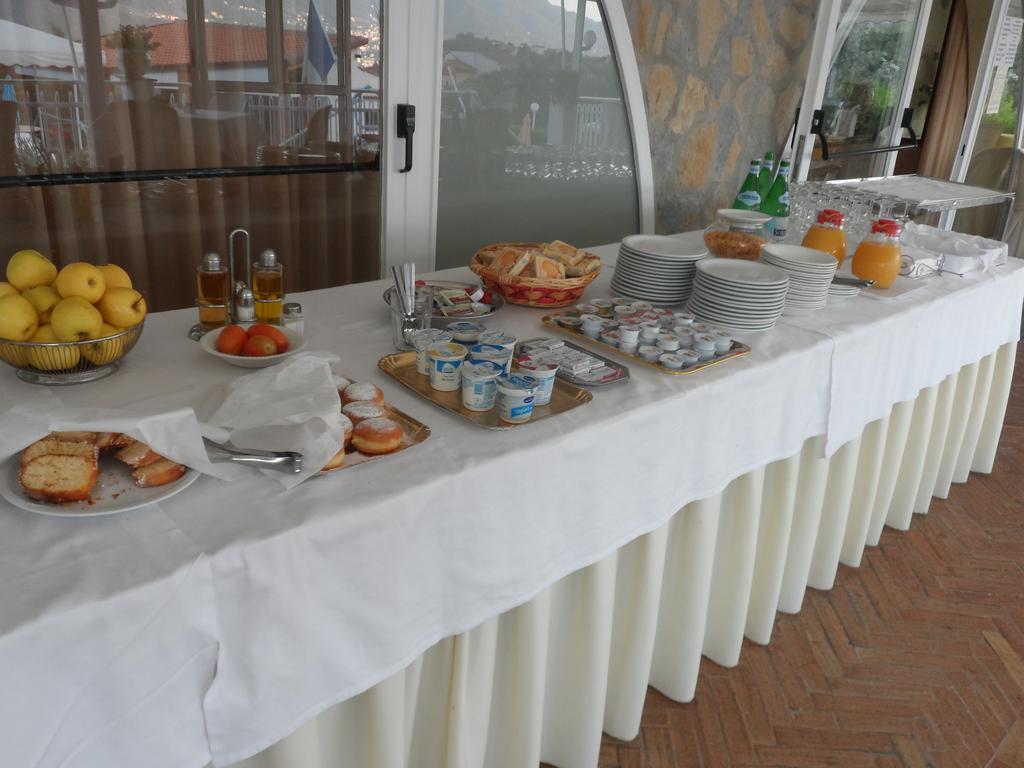 Hotel Diecimare Cava deʼ Tirreni Exteriör bild