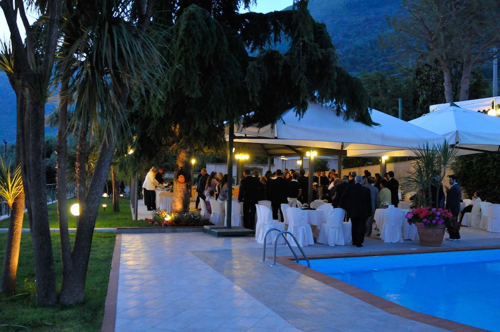 Hotel Diecimare Cava deʼ Tirreni Exteriör bild