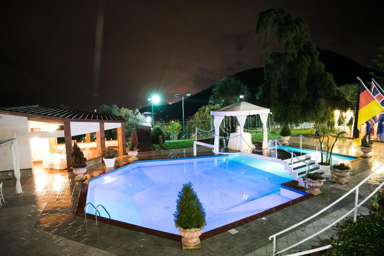 Hotel Diecimare Cava deʼ Tirreni Exteriör bild